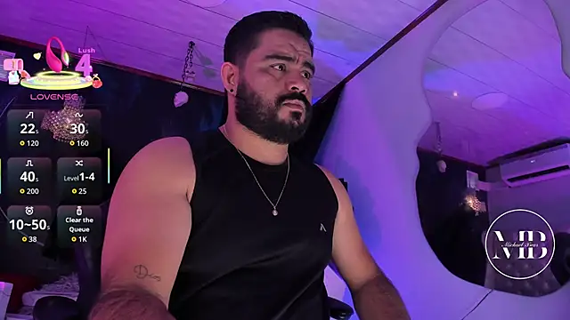 Snapshot of MichaelBear_ chatting on 10-27-25, 01:15 MichaelBear online show from 10-27-25, 01:15