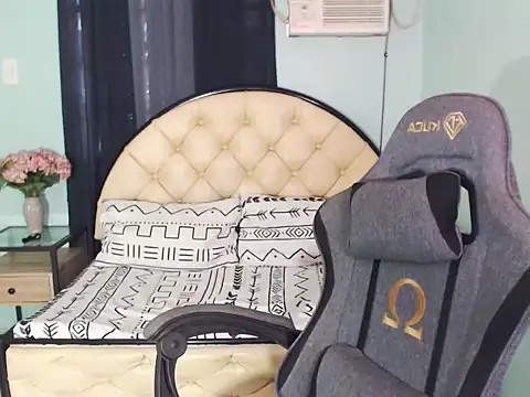 Snapshot of WeezyBabyXoxo chatting on 12-03-25, 04:20 WeezyBabyXoxo online show from 12-03-25, 04:20