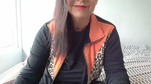 Snapshot of Linda1975 chatting on 06-15-26, 12:07 Linda1975 online show from 06-15-26, 12:07