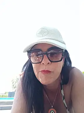 Snapshot of Linda1975 chatting on 06-23-26, 12:58 Linda1975 online show from 06-23-26, 12:58