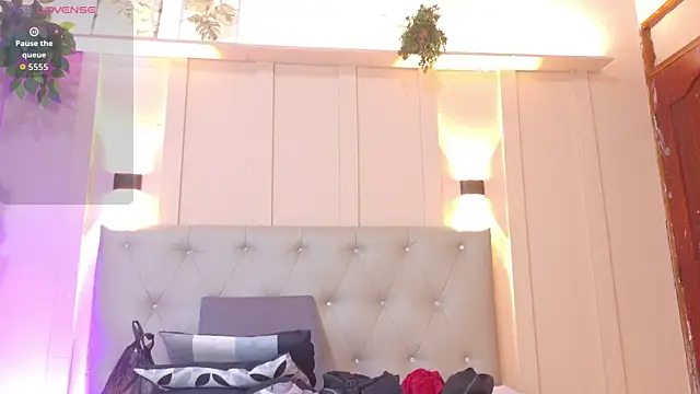 nicol snow online show from 10-15-25, 01:33