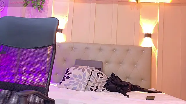 nicol snow online show from 11-25-25, 01:11