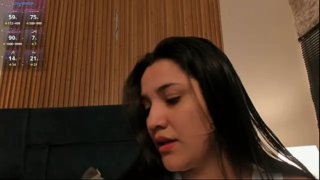 Snapshot of Kareena_chopra chatting on 04-23-26, 12:15 Kareena chopra online show from 04-23-26, 12:15