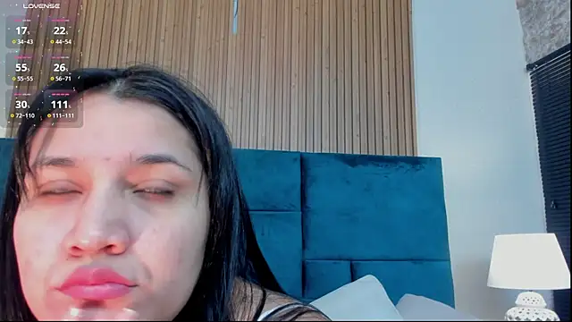 Snapshot of Kareena_chopra chatting on 06-16-26, 12:19 Kareena chopra online show from 06-16-26, 12:19