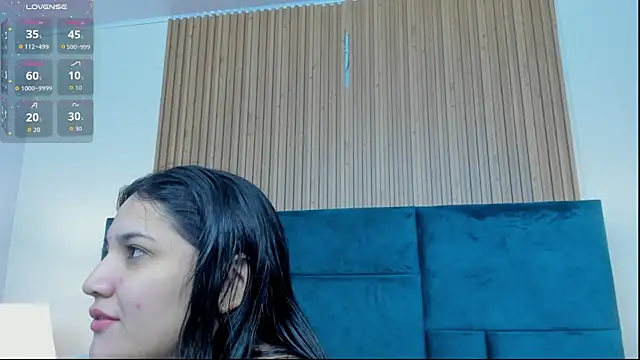 Snapshot of Kareena_chopra chatting on 06-19-26, 12:31 Kareena chopra online show from 06-19-26, 12:31