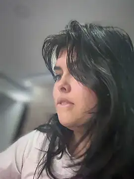 Snapshot of Alyaa_s chatting on 10-27-25, 05:55 Alyaa s online show from 10-27-25, 05:55