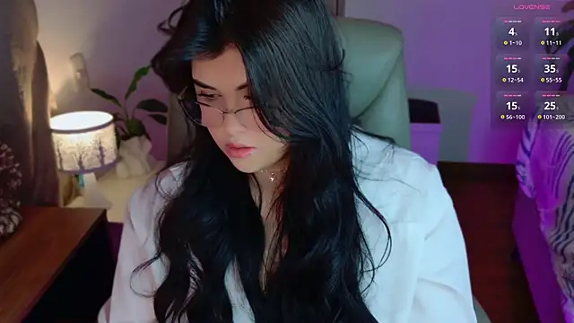 Snapshot of Alyaa_s chatting on 06-27-26, 04:39 Alyaa s online show from 06-27-26, 04:39