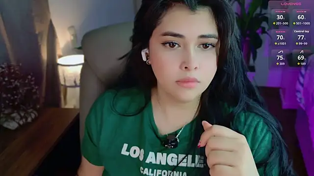 Snapshot of Alyaa_s chatting on 06-29-26, 02:18 Alyaa s online show from 06-29-26, 02:18