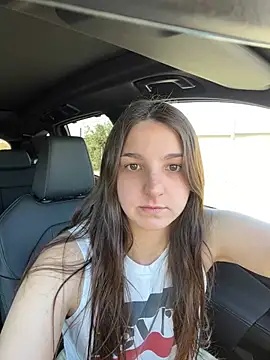 Snapshot of DoriDeluxe66 chatting on 03-09-25, 10:19 DoriDeluxe66 online show from 03-09-25, 10:19