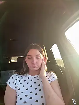 Snapshot of DoriDeluxe66 chatting on 09-18-25, 06:26 DoriDeluxe66 online show from 09-18-25, 06:26