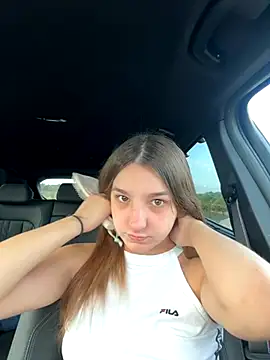 Snapshot of DoriDeluxe66 chatting on 09-29-25, 07:35 DoriDeluxe66 online show from 09-29-25, 07:35