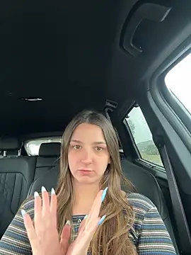 Snapshot of DoriDeluxe66 chatting on 10-13-25, 12:38 DoriDeluxe66 online show from 10-13-25, 12:38