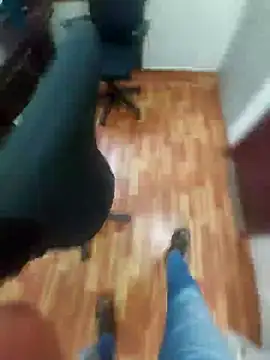 Snapshot of Stripkomal chatting on 12-17-24, 12:54 Stripkomal online show from 12-17-24, 12:54