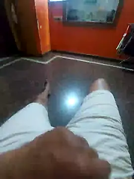 Snapshot of Stripkomal chatting on 12-17-24, 04:43 Stripkomal online show from 12-17-24, 04:43