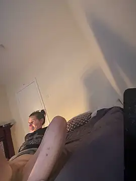 Snapshot of CuzzyB69 chatting on 02-21-25, 11:33 CuzzyB69 online show from 02-21-25, 11:33