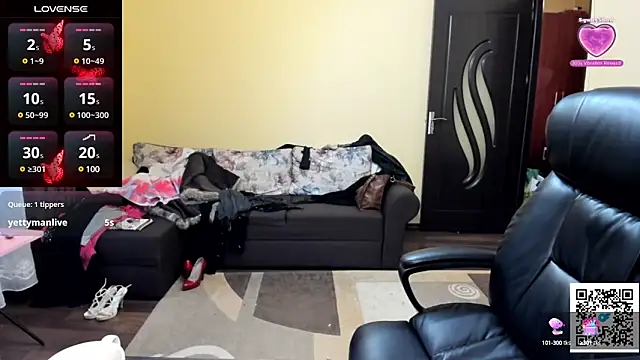 Snapshot of KandyHellenx chatting on 12-06-24, 08:15 KandyHellenx online show from 12-06-24, 08:15