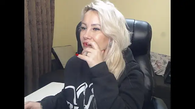 Snapshot of KandyHellenx chatting on 01-13-26, 06:08 KandyHellenx online show from 01-13-26, 06:08