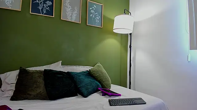 Snapshot of karlye_5 chatting on 02-16-26, 01:40 karlye 5 online show from 02-16-26, 01:40