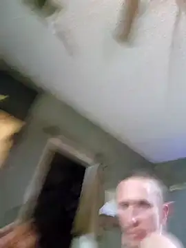 Snapshot of BreakBread974 chatting on 02-14-25, 05:46 BreakBread974 online show from 02-14-25, 05:46