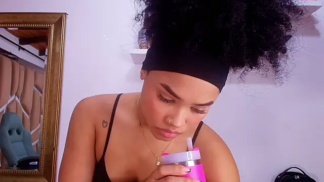 Snapshot of naia_blessed chatting on 10-06-25, 07:22 naia blessed online show from 10-06-25, 07:22