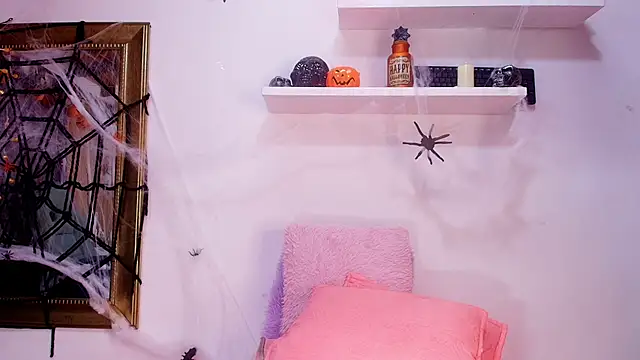 Snapshot of naia_blessed chatting on 10-21-25, 07:14 naia blessed online show from 10-21-25, 07:14