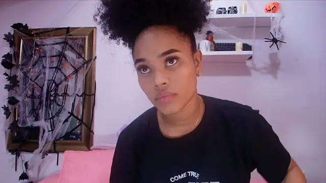 Snapshot of naia_blessed chatting on 10-30-25, 09:15 naia blessed online show from 10-30-25, 09:15