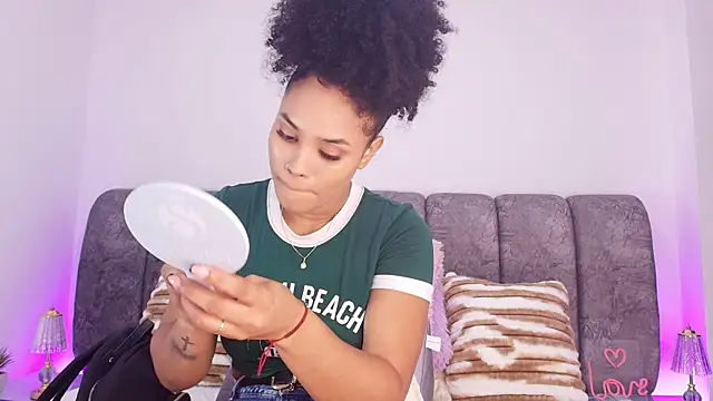 Snapshot of naia_blessed chatting on 11-15-25, 07:10 naia blessed online show from 11-15-25, 07:10