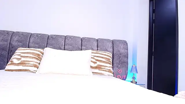 Snapshot of naia_blessed chatting on 11-21-25, 07:12 naia blessed online show from 11-21-25, 07:12