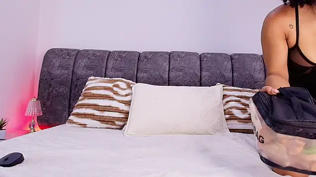 Snapshot of naia_blessed chatting on 11-26-25, 07:15 naia blessed online show from 11-26-25, 07:15