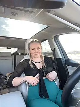 Snapshot of Bondgirl_013 chatting on 01-11-25, 08:33 Bondgirl 013 online show from 01-11-25, 08:33