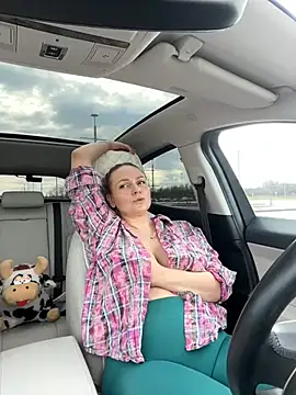 Snapshot of Bondgirl_013 chatting on 01-24-25, 09:28 Bondgirl 013 online show from 01-24-25, 09:28