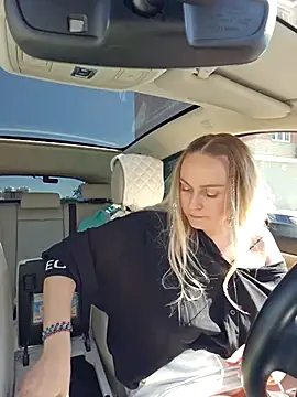 Snapshot of Bondgirl_013 chatting on 10-04-25, 09:07 Bondgirl 013 online show from 10-04-25, 09:07