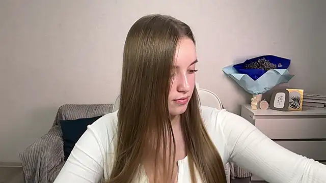 Snapshot of EvaMaddison chatting on 10-15-25, 06:52 EvaMaddison online show from 10-15-25, 06:52