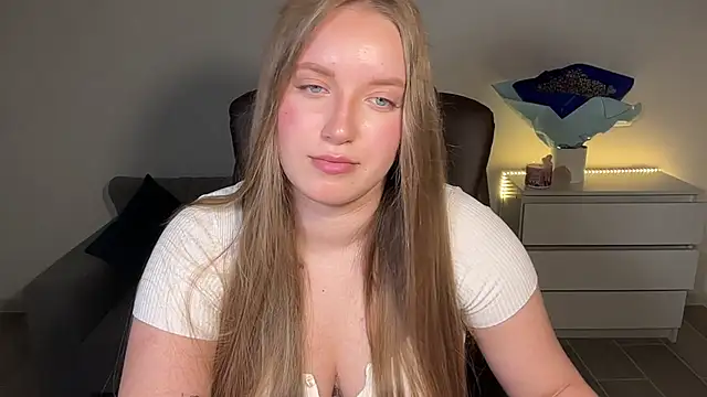 Snapshot of EvaMaddison chatting on 06-07-26, 06:55 EvaMaddison online show from 06-07-26, 06:55