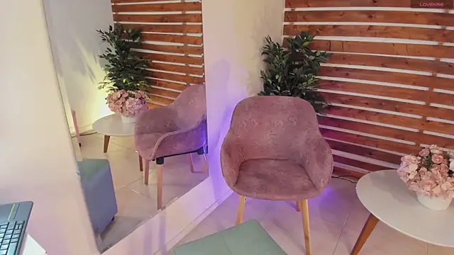 Snapshot of _MeganRain chatting on 03-01-25, 09:51 MeganRain online show from 03-01-25, 09:51