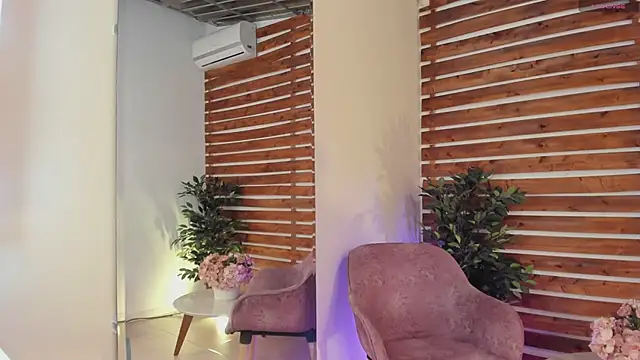 Snapshot of _MeganRain chatting on 03-06-25, 04:08 MeganRain online show from 03-06-25, 04:08