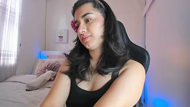 Snapshot of annadu011 chatting on 02-12-25, 02:10 annadu011 online show from 02-12-25, 02:10