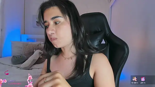 Snapshot of annadu011 chatting on 03-16-25, 05:17 annadu011 online show from 03-16-25, 05:17