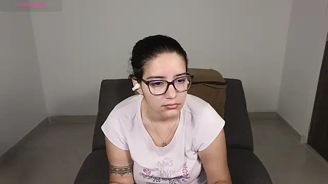 Snapshot of blue__moon_ chatting on 10-20-25, 03:18 blue moon online show from 10-20-25, 03:18