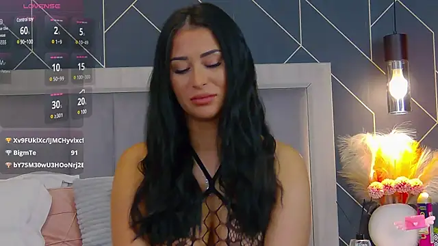 Snapshot of EmyLaveau chatting on 03-19-25, 06:14 EmyLaveau online show from 03-19-25, 06:14