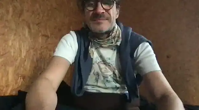 Snapshot of GioApri chatting on 03-01-25, 03:38 GioApri online show from 03-01-25, 03:38