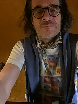 Snapshot of GioApri chatting on 03-21-25, 10:39 GioApri online show from 03-21-25, 10:39