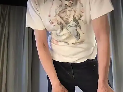 Snapshot of GioApri chatting on 10-20-25, 10:32 GioApri online show from 10-20-25, 10:32