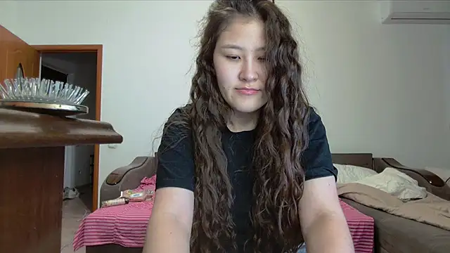 Snapshot of Riz_girl chatting on 10-11-25, 12:15 Riz girl online show from 10-11-25, 12:15