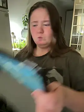 Snapshot of remirann_ chatting on 03-18-25, 03:53 remirann online show from 03-18-25, 03:53