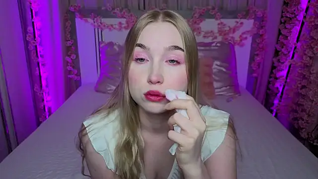 LilyStarlight online show from 06-07-26, 03:43