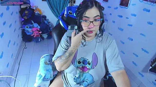 Snapshot of OnlyBluex chatting on 10-15-25, 01:50 OnlyBluex online show from 10-15-25, 01:50