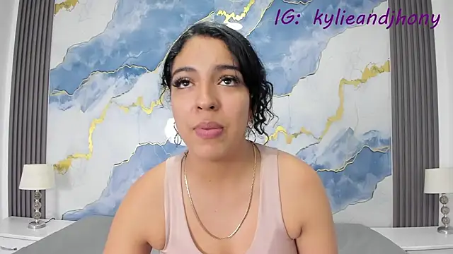 Snapshot of Kylieandjhonny chatting on 10-01-25, 07:20 Kylieandjhonny online show from 10-01-25, 07:20