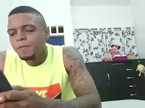 Snapshot of hot_and_naughty_latin chatting on 01-03-25, 10:31 hot and naughty latin online show from 01-03-25, 10:31