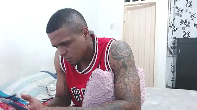 Snapshot of hot_and_naughty_latin chatting on 02-21-25, 10:28 hot and naughty latin online show from 02-21-25, 10:28